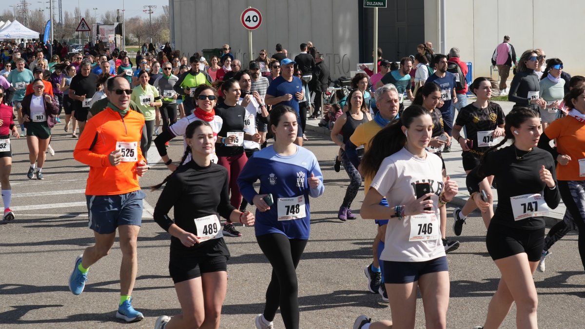 Cientos de personas asisten a la carrera popular Corre por una causa en Arroyo de La Encomienda