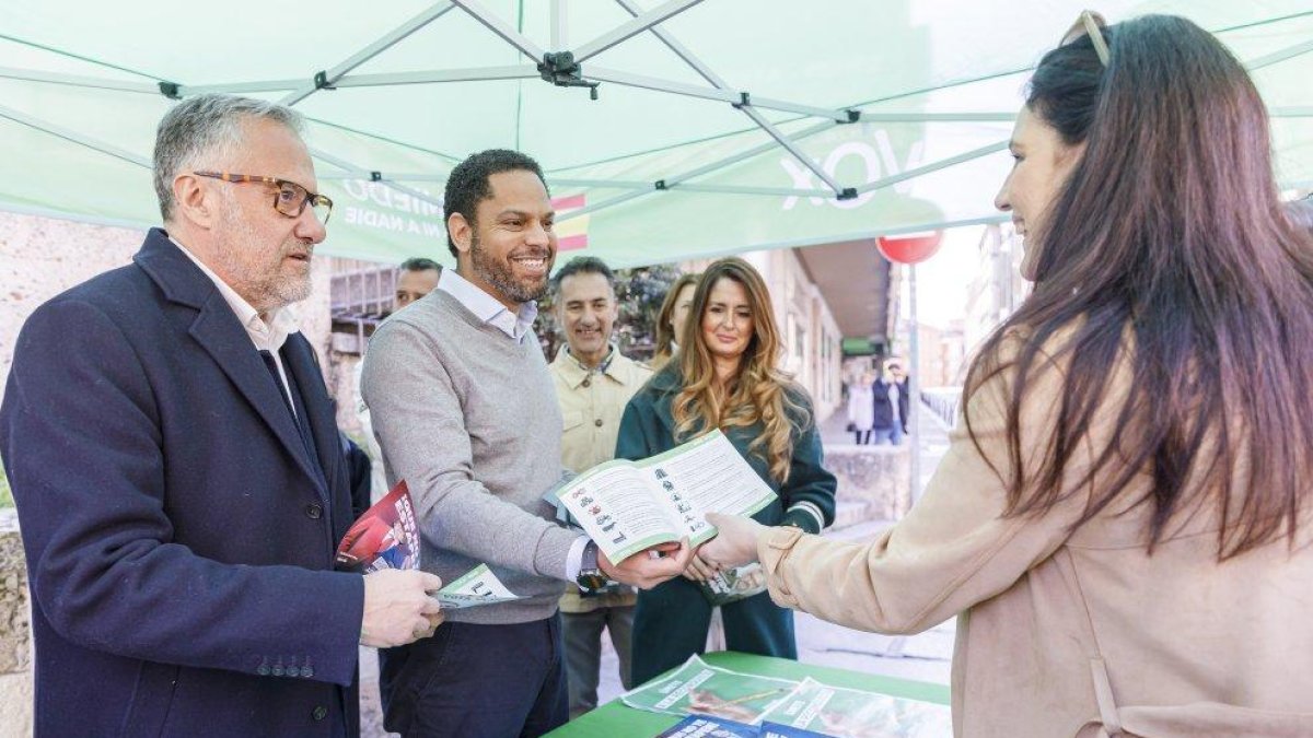 El secretario general de Vox, Ignacio Garriga, y el candidato a la Junta por la formación, Carlos Pollán