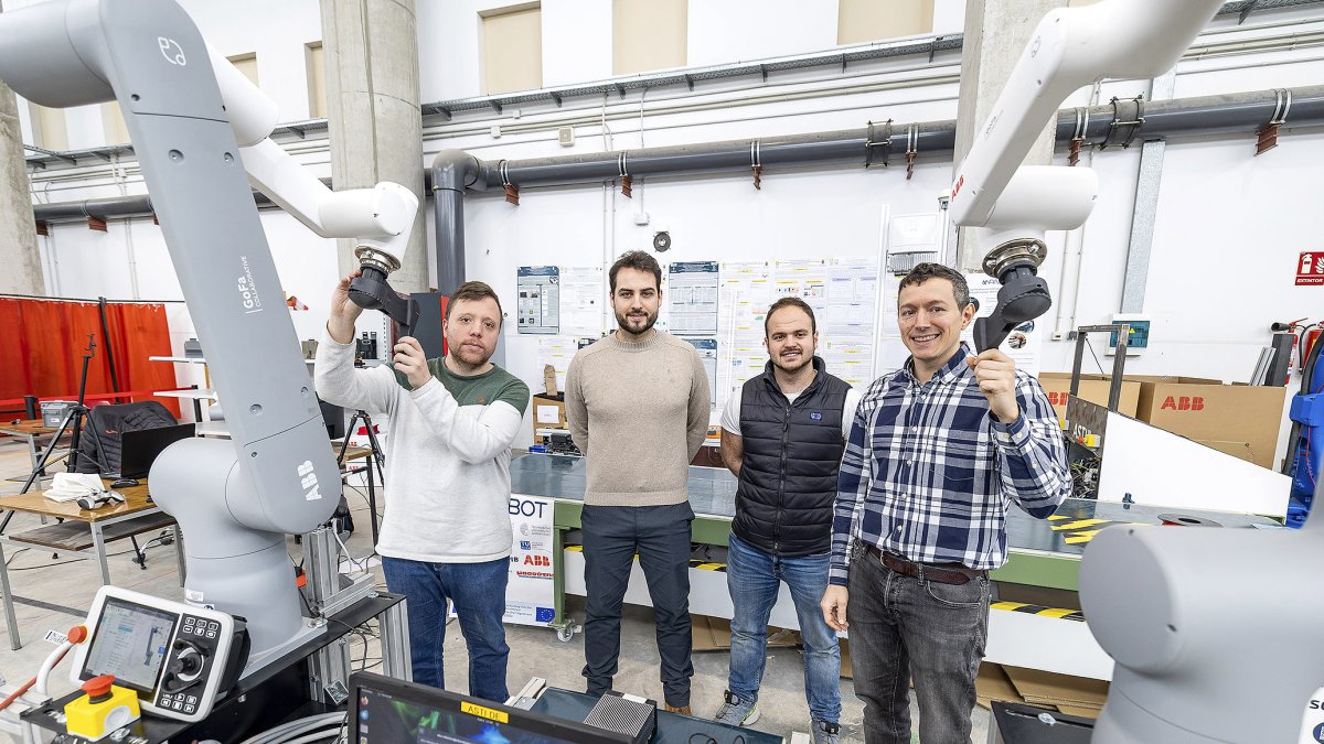 Mario Peñacoba Yagüe, en las instalaciones de la UBU con el resto del equipo, lidera el desarrollo de este proyecto como parte de su tesis doctoral.