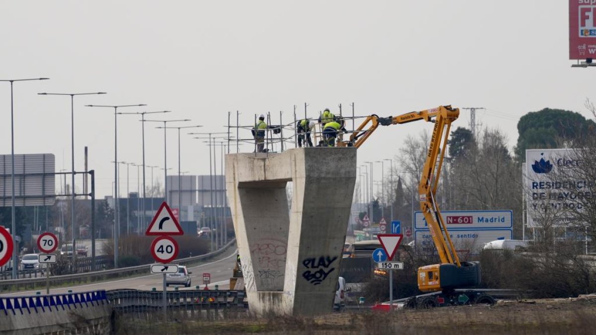Corte de tráfico de la VA-30 a la N-601 genera tráfico en ambas vías