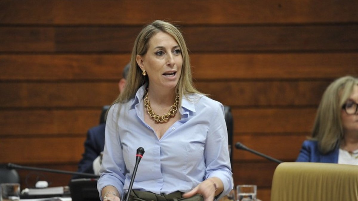 María Guardiola, en el pleno de la Asamblea
