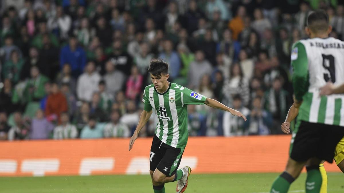 Dani Pérez debuta con el Betis en Europa League.