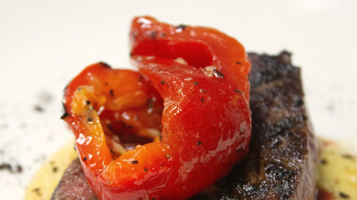 ASADO DE TERNERA CON PIMIENTOS DEL BIERZO