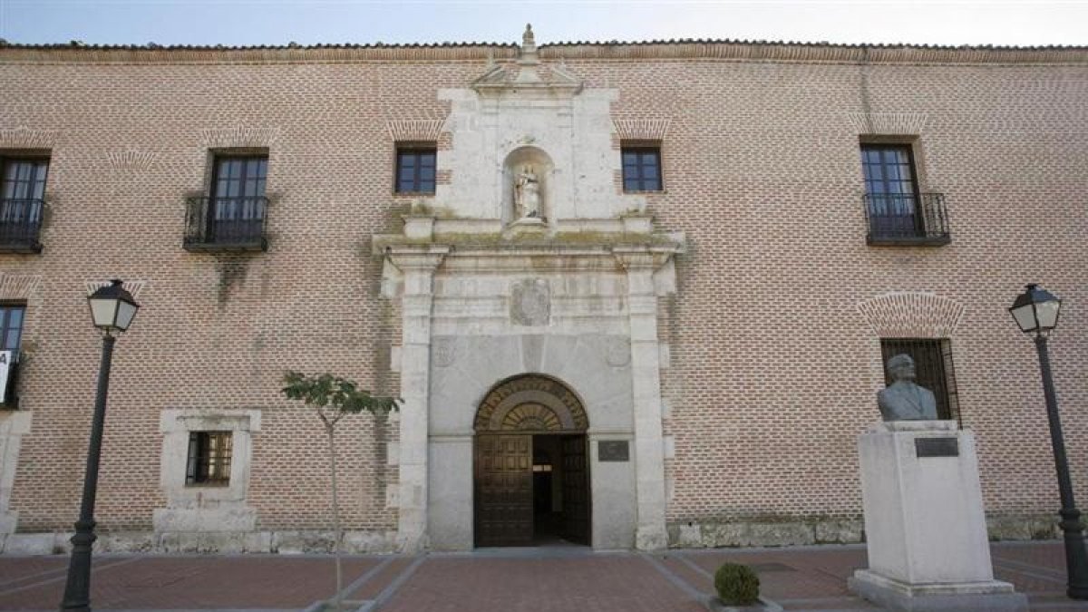 Fachada del edificio del Ayuntamiento de Olmedo.