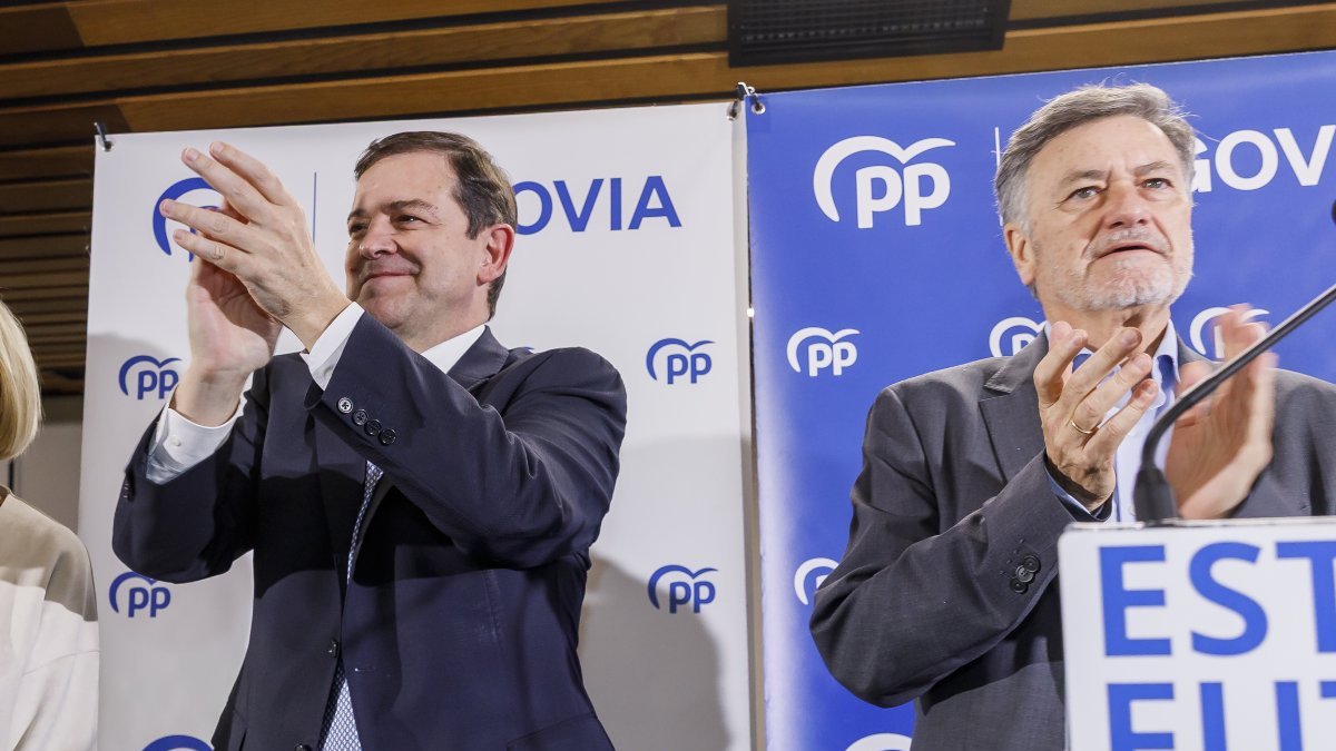 Alfonso Fernández Mañueco y Francisco Vázquez en un acto de partido.