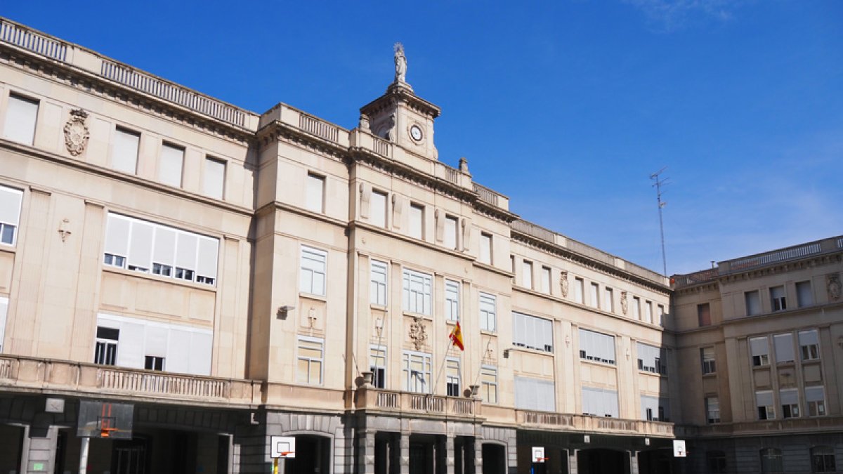Fachada del Colegio Nuestra Señora de Lourdes.