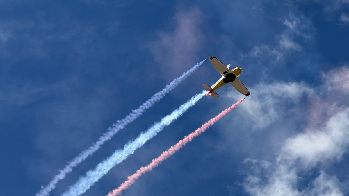 Acrobacias aéreas en el aeródromo La Matilla.