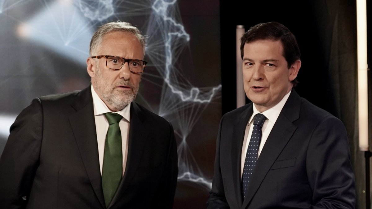 Carlos Pollán y Alfonso Fernández Mañueco en el segundo debate televisivo del 15-M.