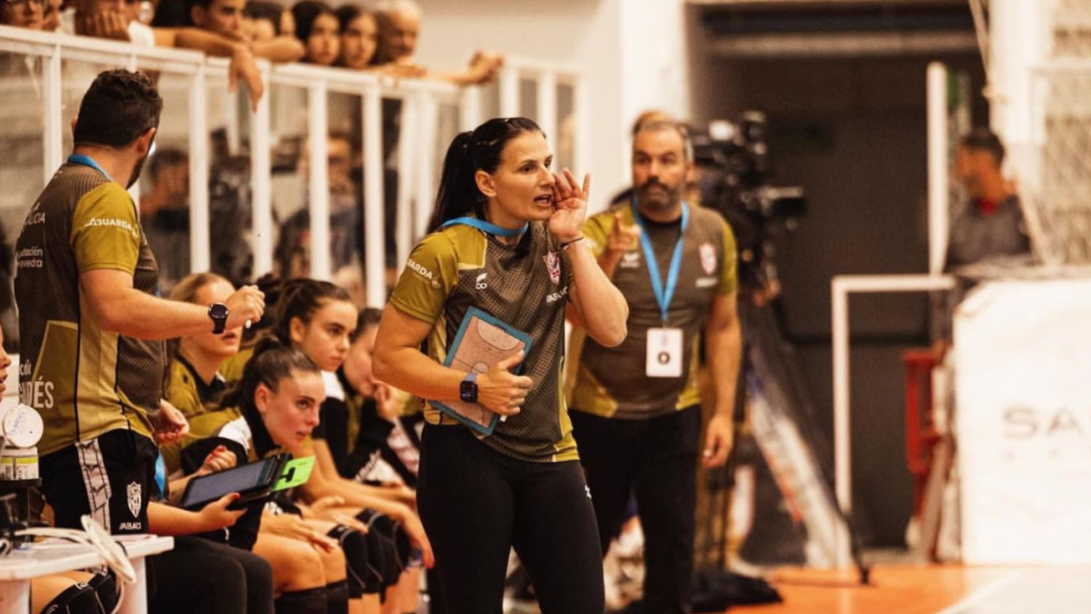 Ana Seabra, al frente del Atlético Guardés.