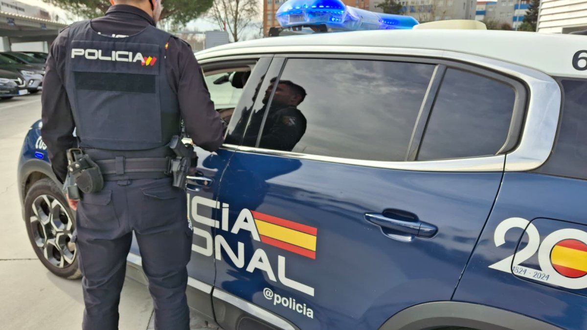 Agente de la Policía Nacional en Valladolid. 