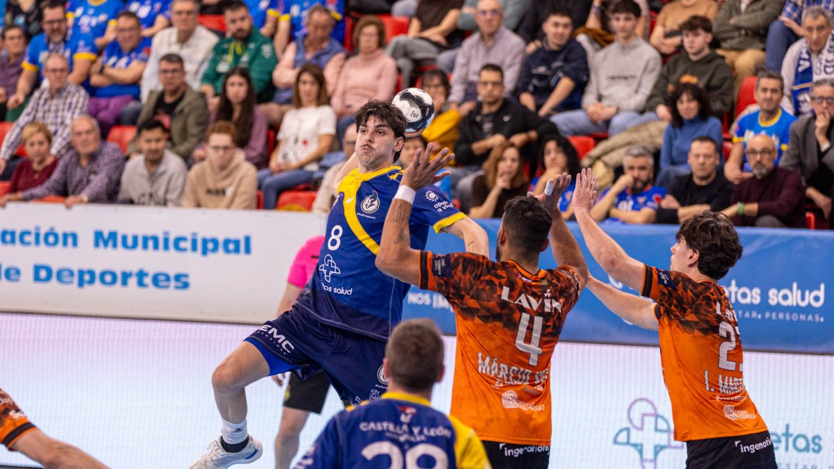 Oliveira en una imagen ante Torrelavega.