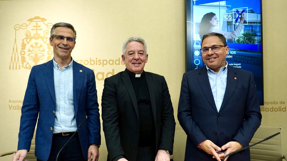 El vicario general de la Archidiócesis de Valladolid, Jesús Fernández Lubiano, el ecónomo diocesano Óscar Agüera, y el director de Cáritas Diocesana de Valladolid, Guenther E. Boelhoff.