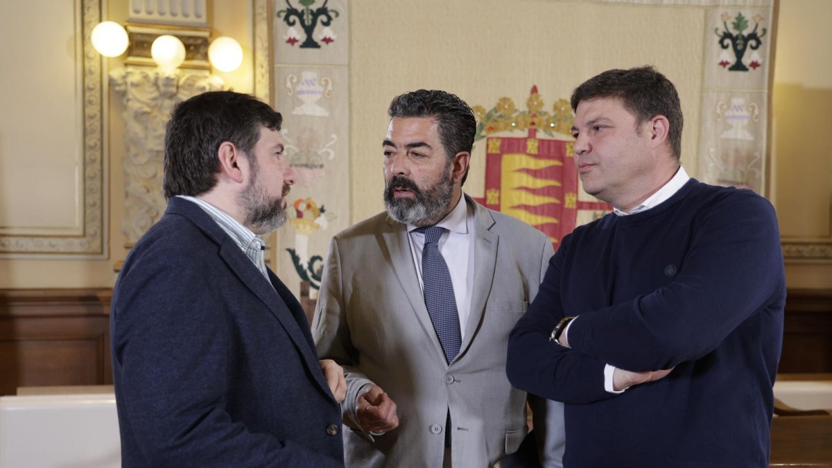 El concejal de Tráfico y Movilidad, Alberto Gutiérrez Alberca, y el gestor del proyecto de Lightsource bp España, Ignacio Santiago en la presentación de las obras de las plantas solares
