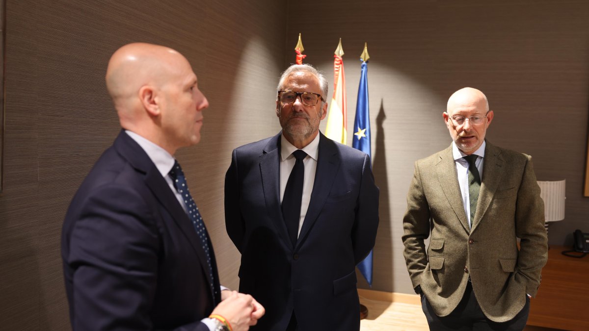 CARLOS MENÉNDEZ, CARLOS POLLÁN E IÑAKI SICILIA