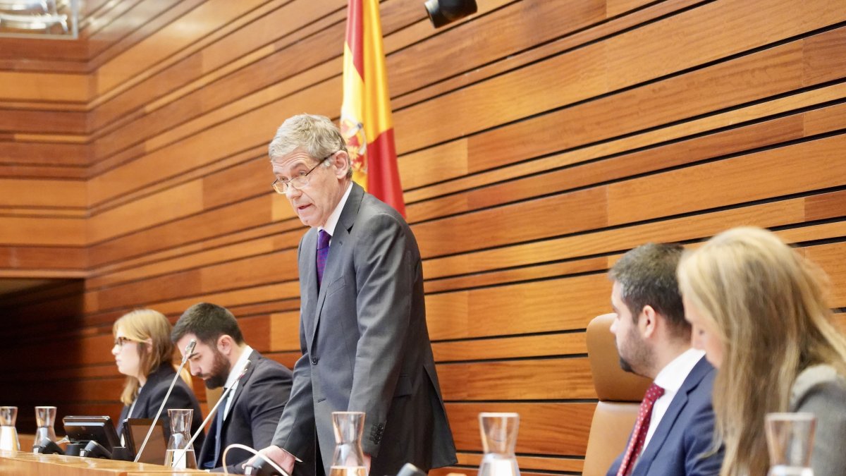 José María Eiros preside la Mesa de Edad de las Cortes