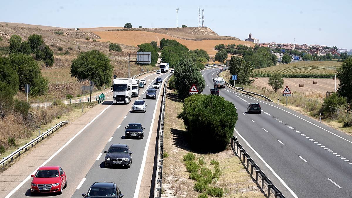Tramo de la A-62 a su paso por la localidad vallisoletana de Simancas.