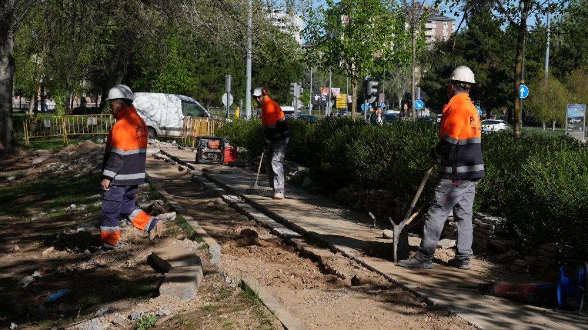 Un momento de las obras en la calle José Acosta de la capital vallisoletana.