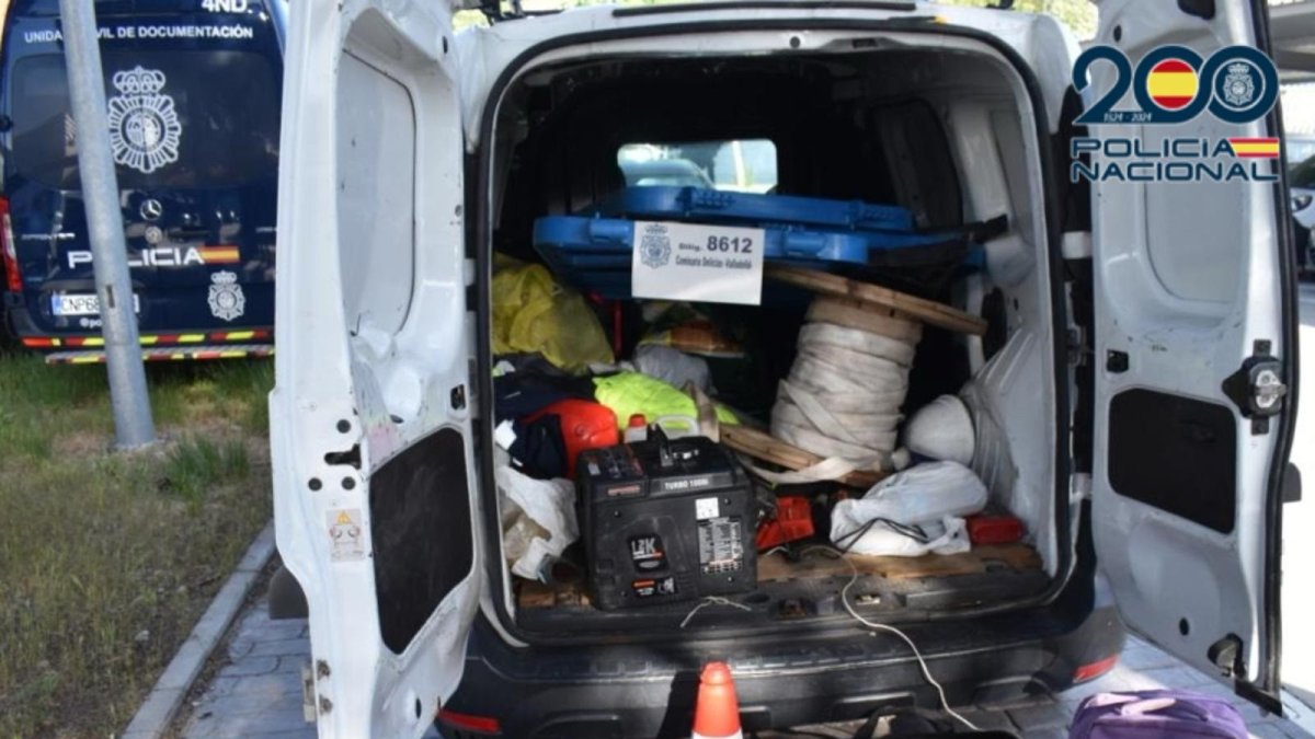 Cinco detenidos tras hacerse pasar por operarios para robar cable de cobre a plena luz del día en Valladolid.