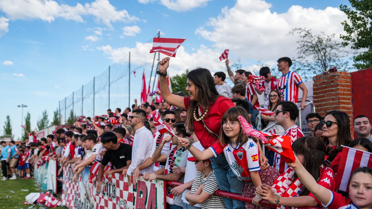 Aficionados del Tordesillas en el partido del ascenso ante el Almazán.