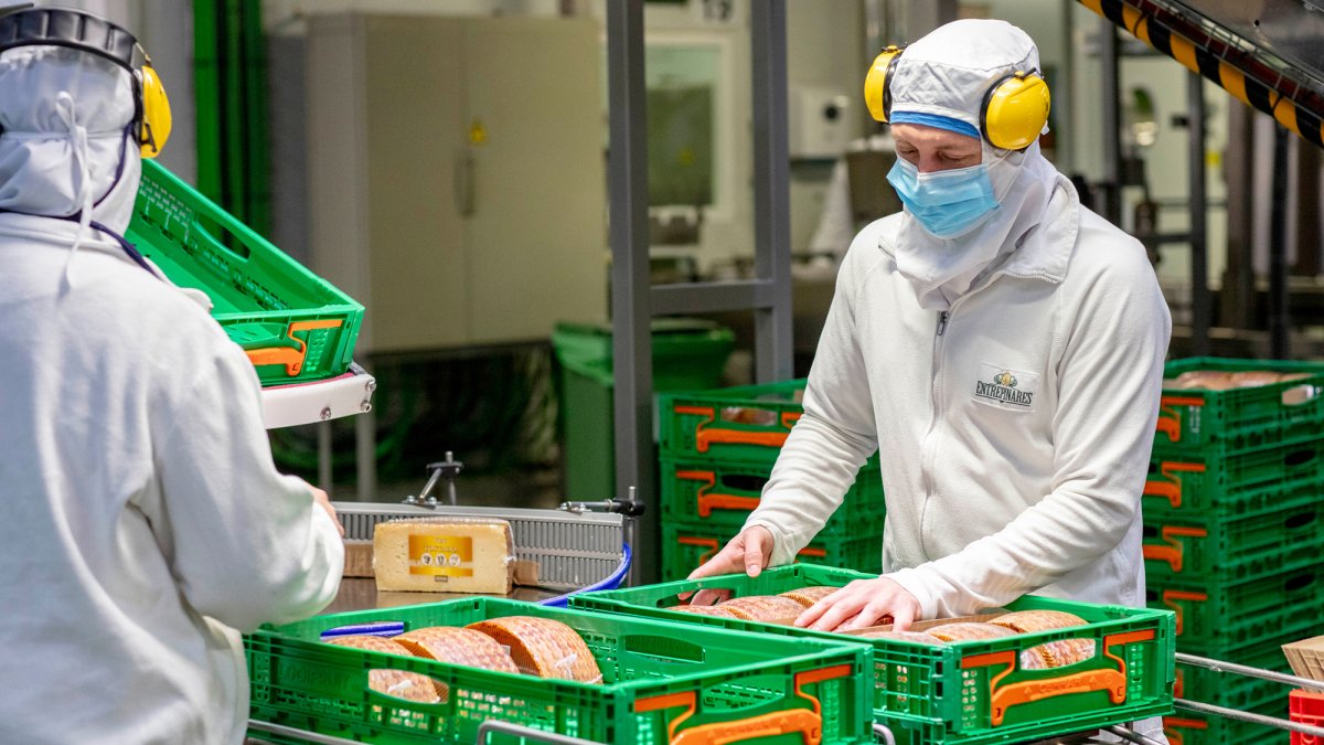 Empleados de la empresa vallisoletana Entrepinares, interproveedor lácteo de Mercadona.