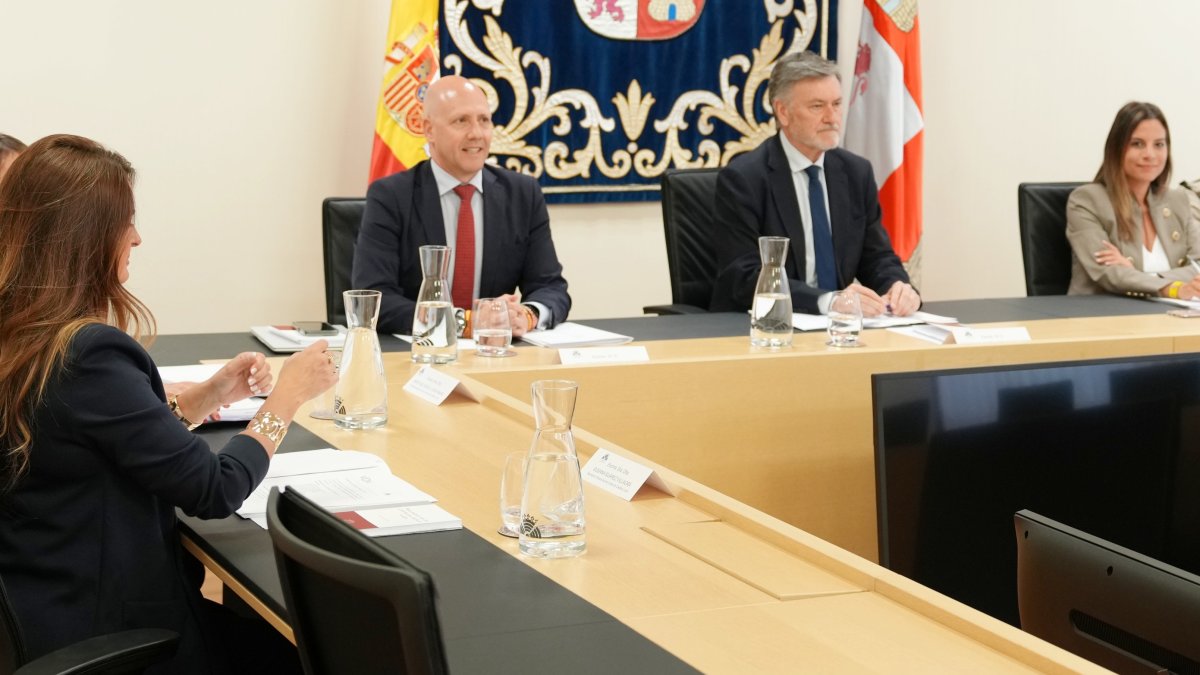 Primera reunión de la Mesa de las Cortes de Castilla y León de esta XII Legislatura.