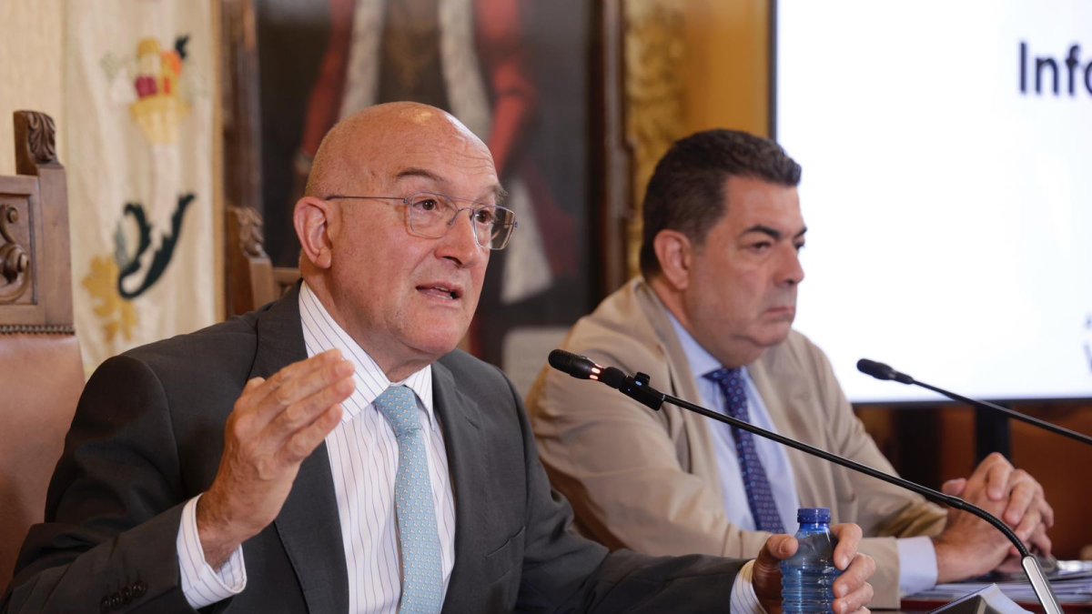 Carnero y Gutiérrez Alberca este miércoles en el Ayuntamiento.