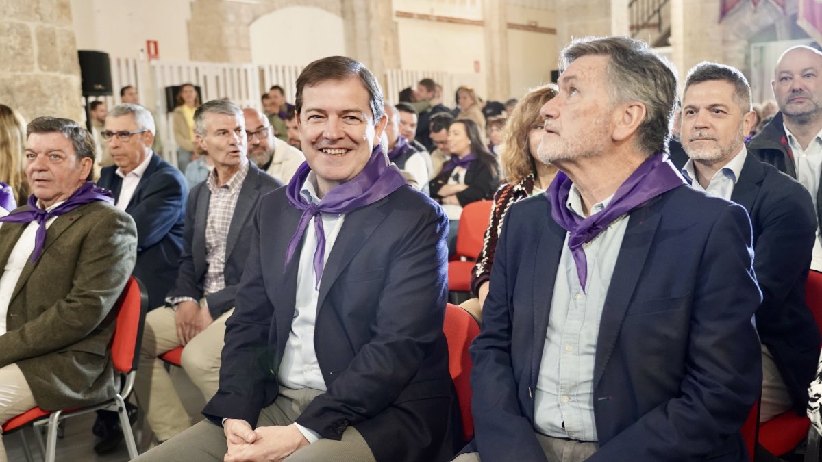 Alfonso Fernández Mañueco junto a Francisco Álvarez en la entrega de los I Premios de la Música Folk y Tradicional de Castilla y León