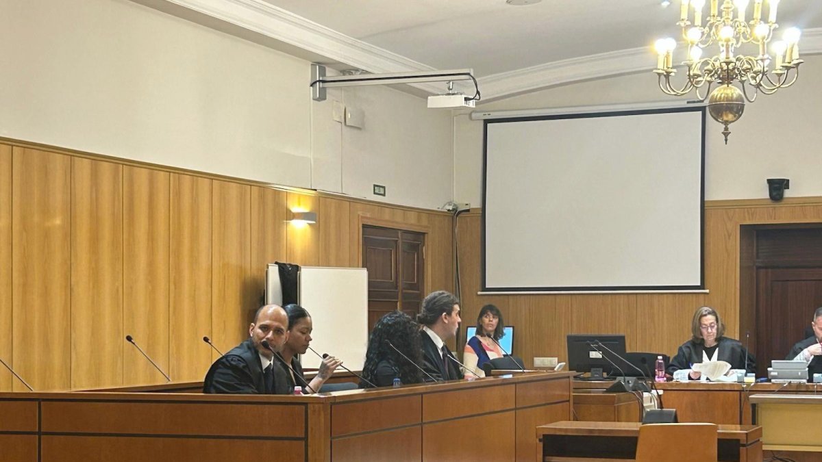 Las defensas y las dos acusadas en la vista celebrada este jueves en la Audiencia de Valladolid.
