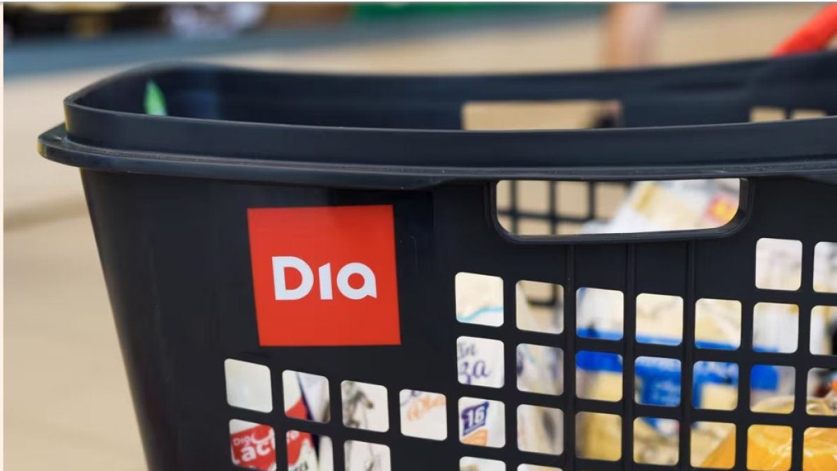 Carro de la compra de un supermercado DIA