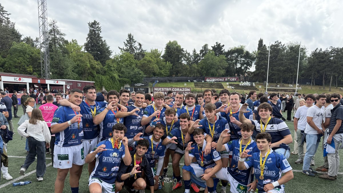VRAC Quesos Entrepinares celebra su título M23 en las Terrazas.