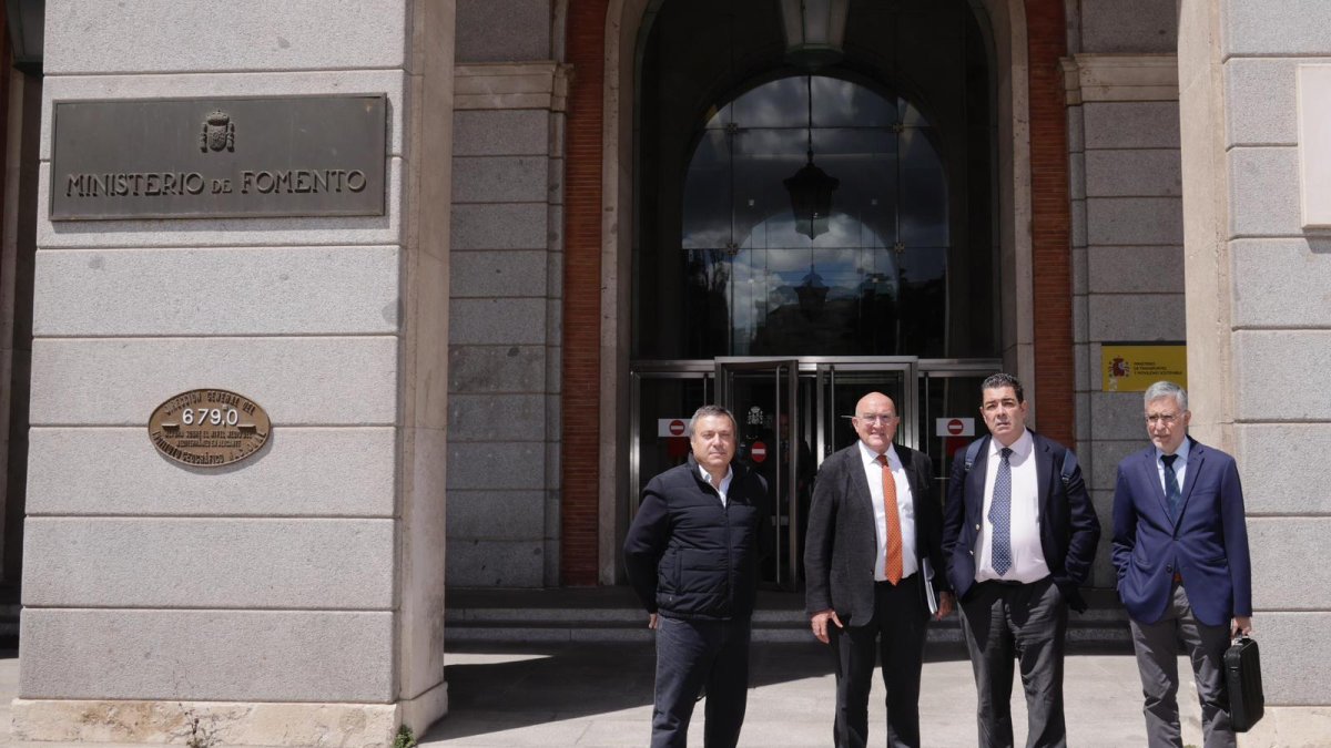 Reunión entre el Ayuntamiento y el Ministerio de Transportes en Madrid sobre la rotonda del San Agustín