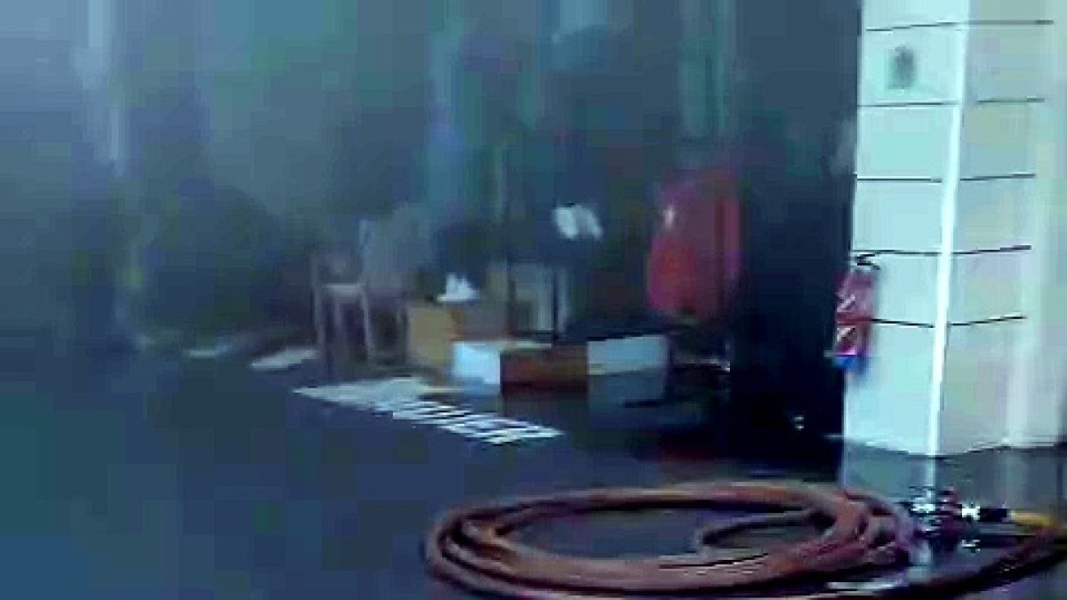 Los Bomberos de Arroyo sofocan un incendio en el Hipercor.
