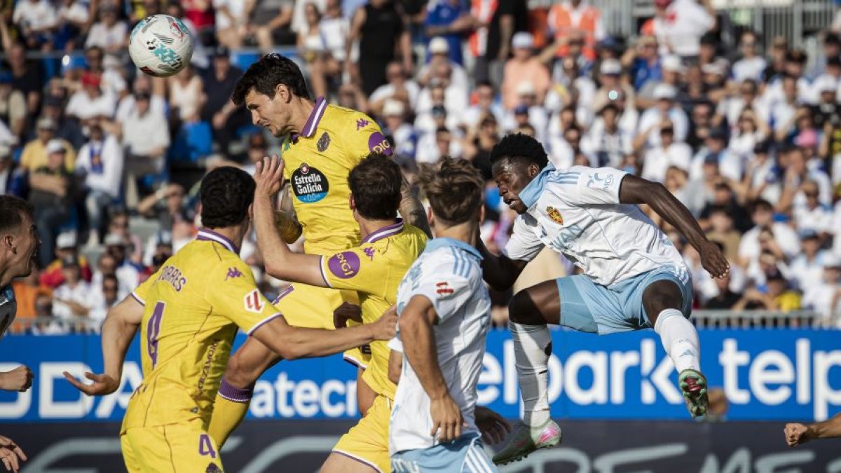 Una imagen del partido entre Zaragoza y Real Valladolid disputado en la primera vuelta (1-1).