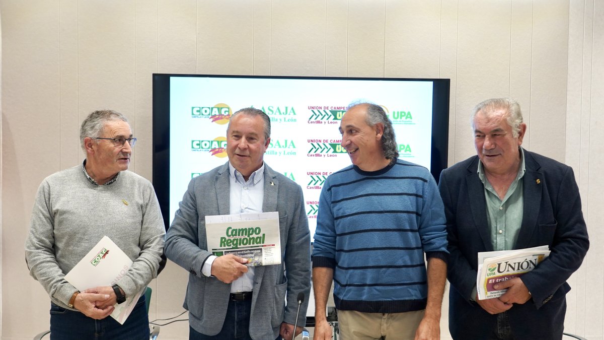 Las organizaciones profesionales agrarias de Castilla y León Asaja, UCCL y la Alianza UPA-COAG durante la rueda de prensa.