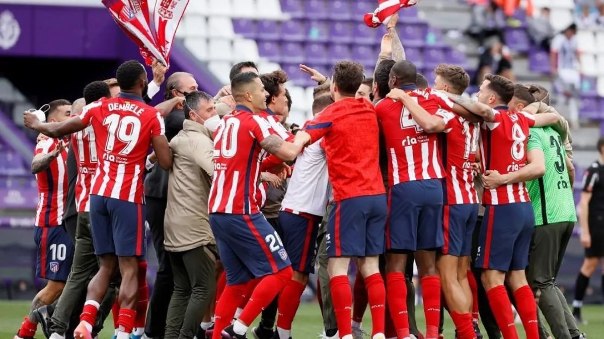 El Atlético de Madrid celebra en Zorriulla el titulo de Liga que consiguió en el feudo blanquivioleta, en la temporada 20-21.