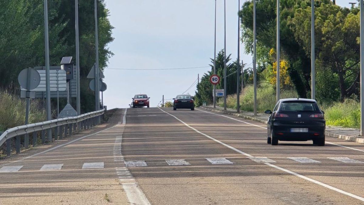 Construcción del carril bici en la carretera Fuensaldaña su paso por la galera.