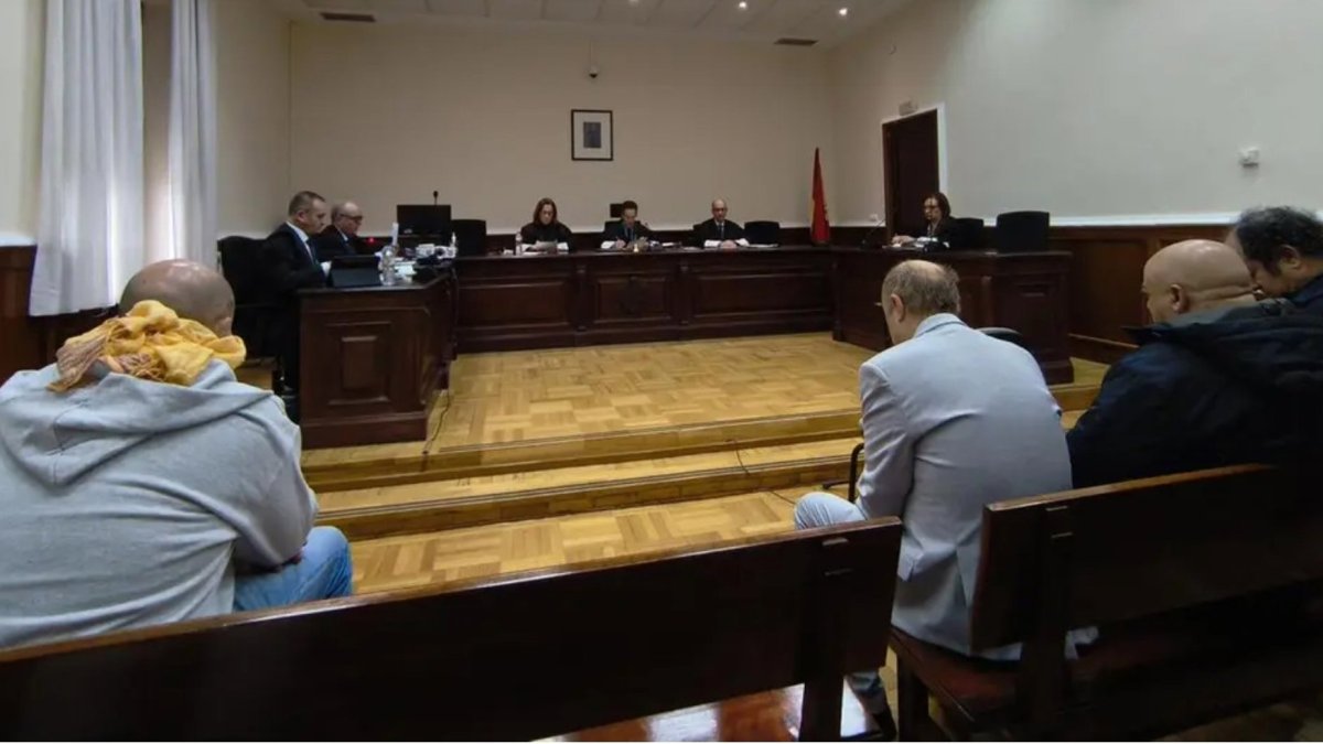 Los acusados de traer cocaína de Colombia ocupan el banquillo en la Audiencia de Valladolid.