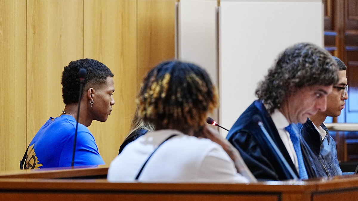 Juicio por homicidio en grado de tentativa de tres miembros de la banda latina ‘Trinitarios’ contra un seguidor de ‘Dominican Don’t Play’.