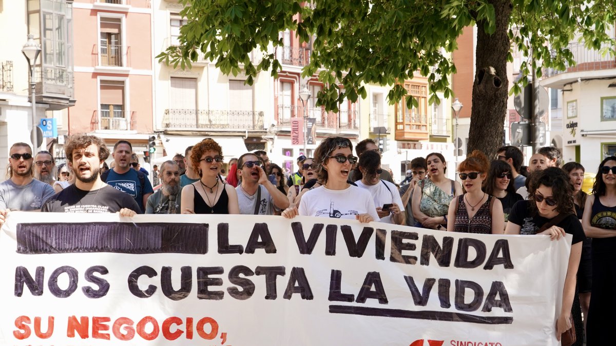 El Sindicato de Vivienda de Valladolid convoca una concentración bajo el lema ‘La vivienda nos cuesta la vida’ frente a la crisis habitacional.