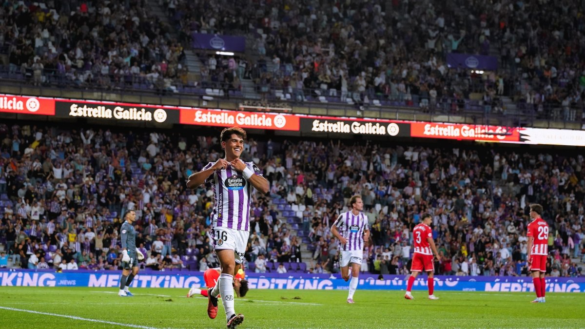 Maroto celebra el gol marcado al Almería en el 3-1 de la primera vuelta.