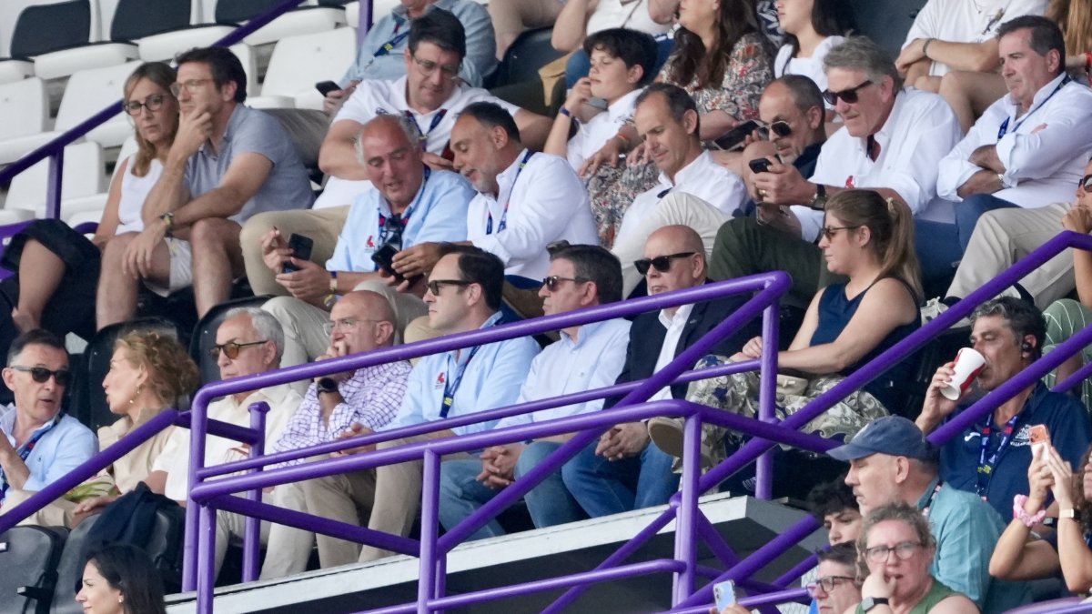 Imagen del palco con Juan Carlos Martín 'Hansen' en la jornada final del HSB World Series 7S en Zorrilla.