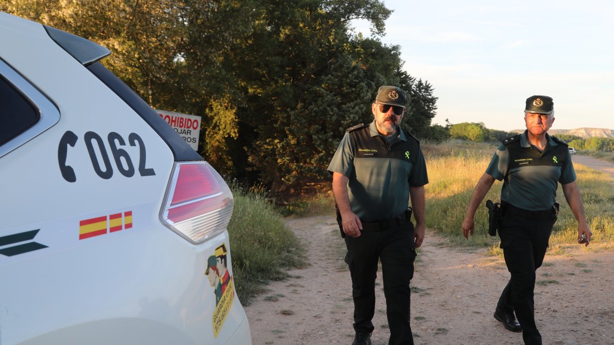 La Guardia Civil, en el lugar donde se ahogaron las dos mujeres en la presa de Palencia.