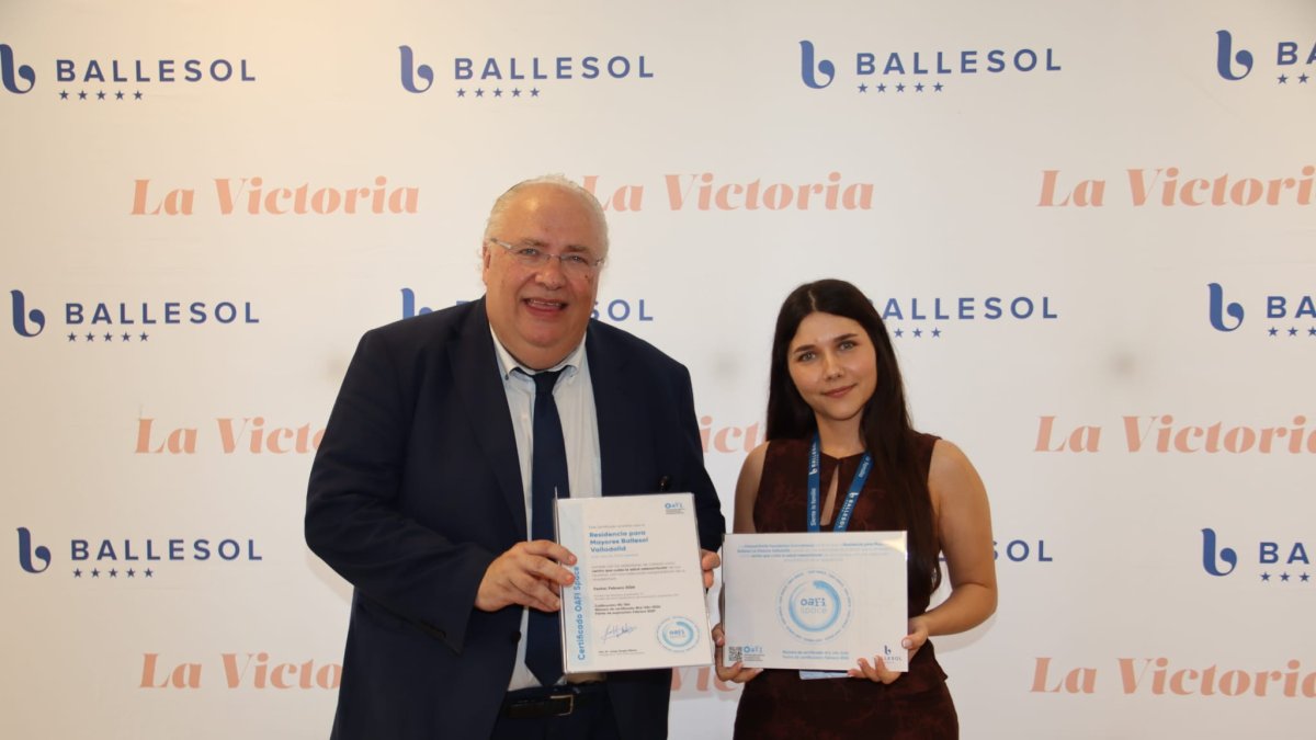 Doctor Josep Vergés, presidente de OAFI  y Sira Durán, directora de Ballesol La Victroria