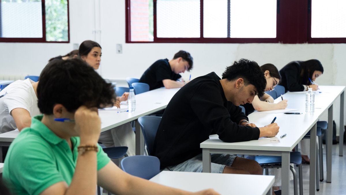 Alumnos realizando la PAU en Valladolid la semana pasada.