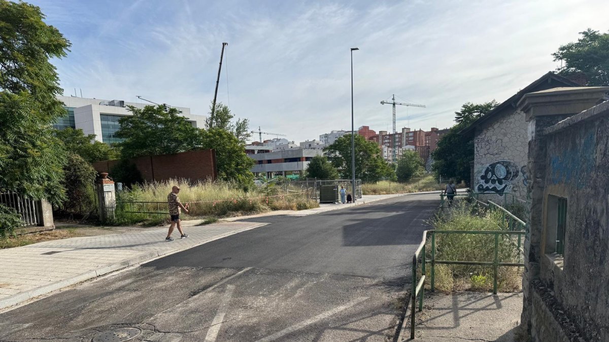 Paso a nivel suprimido en la calle Estación de Ariza