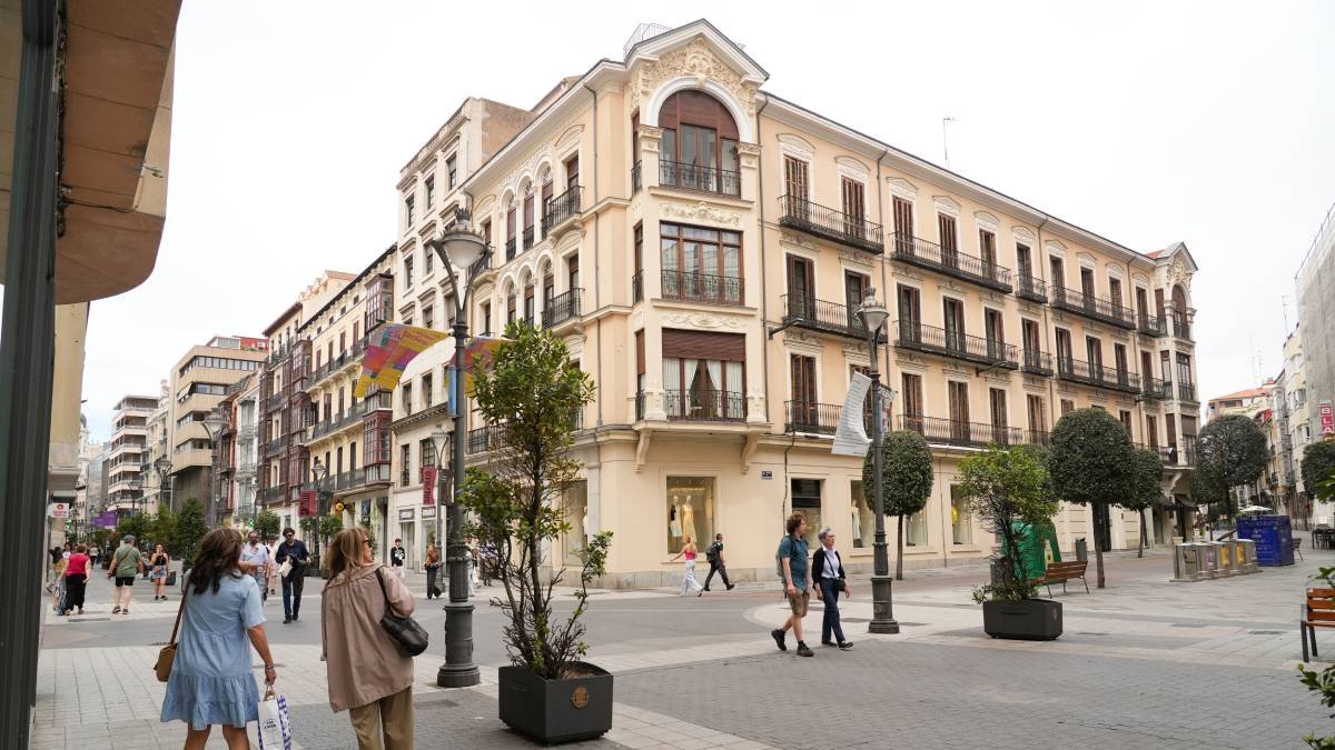 Cruce de las calles Santiago y Claudio Moyano en Valladolid