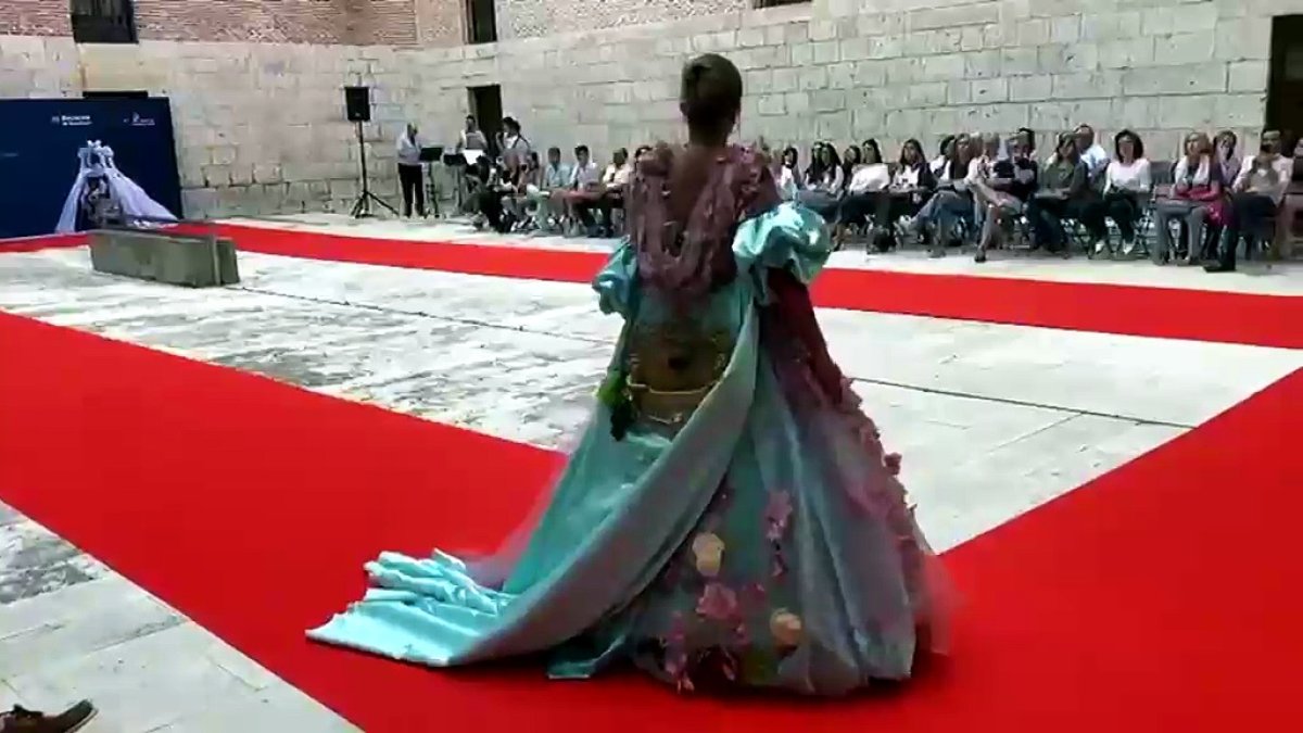 Desfile de moda en el Archivo de Simancas de Valladolid