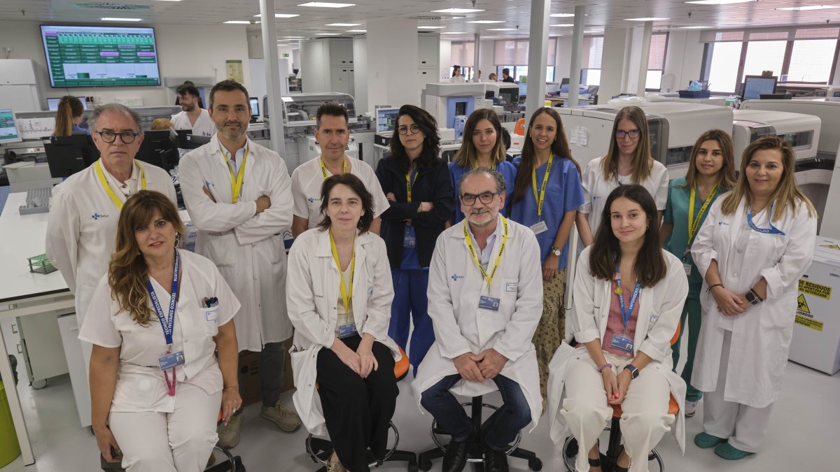 Jesús Manuel y su equipo del Hospital de Salamanca