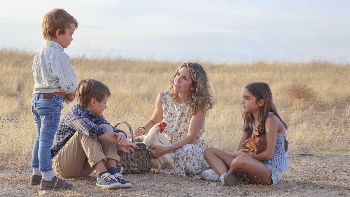 Esther Mínguez, impulsora del proyecto junto a sus hijos Álvaro, Elena y Carlota.