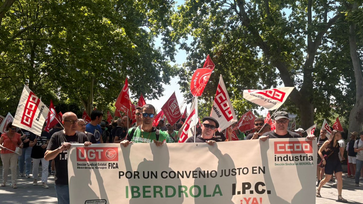 Los trabajadores de Iberdrola se manifiestan para exigir el desbloqueo del convenio colectivo